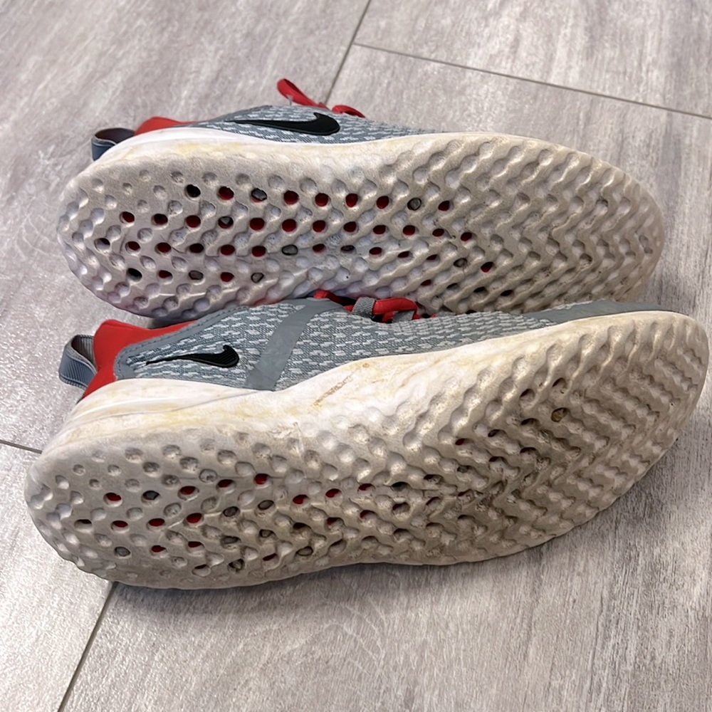 Nike Rival 6Y Red and Gray Shoes - Picture 3 of 8
